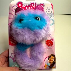 NWT. Pomsies Pom Pom Pet Boots Plush Interactive Toys - Purple. Wearable toy